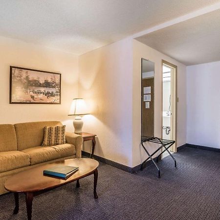 Quality Inn & Suites Albany Airport Latham Dış mekan fotoğraf