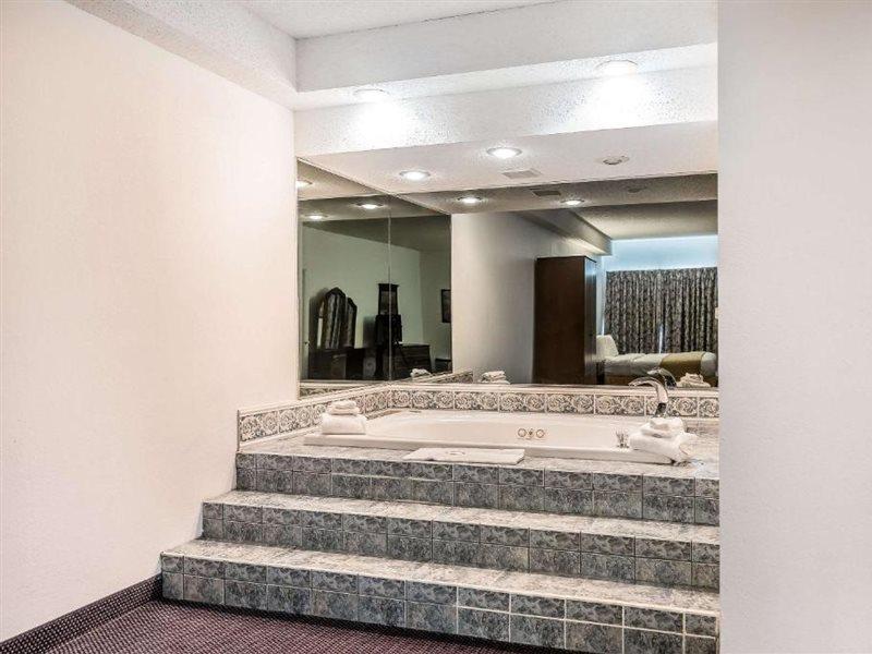 Quality Inn & Suites Albany Airport Latham Dış mekan fotoğraf