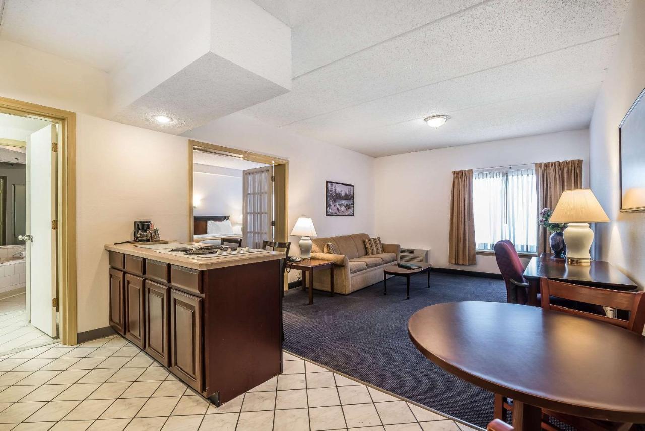 Quality Inn & Suites Albany Airport Latham Dış mekan fotoğraf