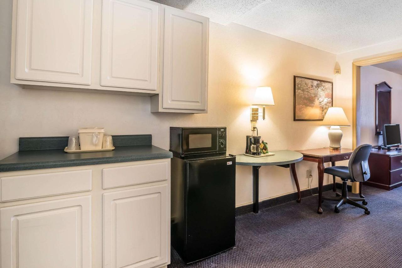 Quality Inn & Suites Albany Airport Latham Dış mekan fotoğraf