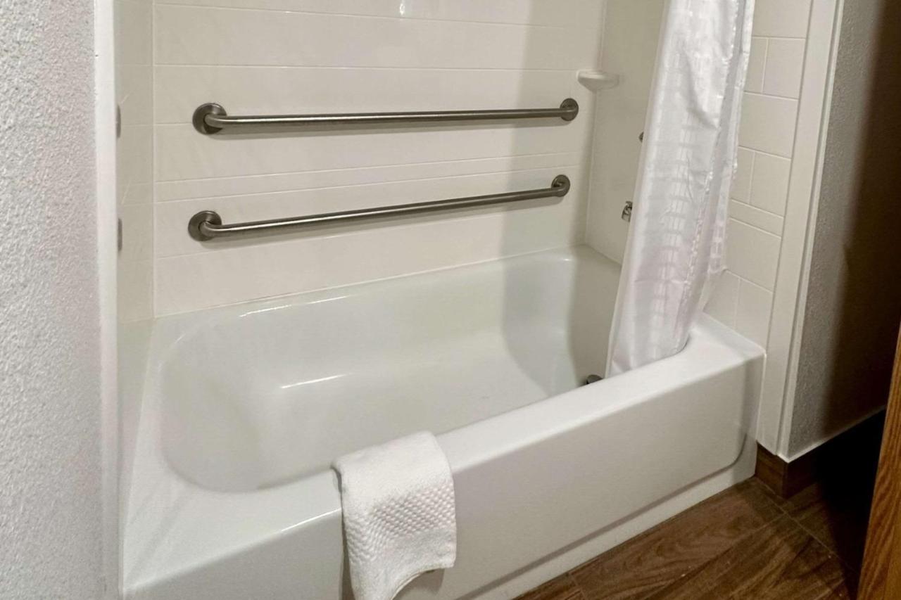 Quality Inn & Suites Albany Airport Latham Dış mekan fotoğraf
